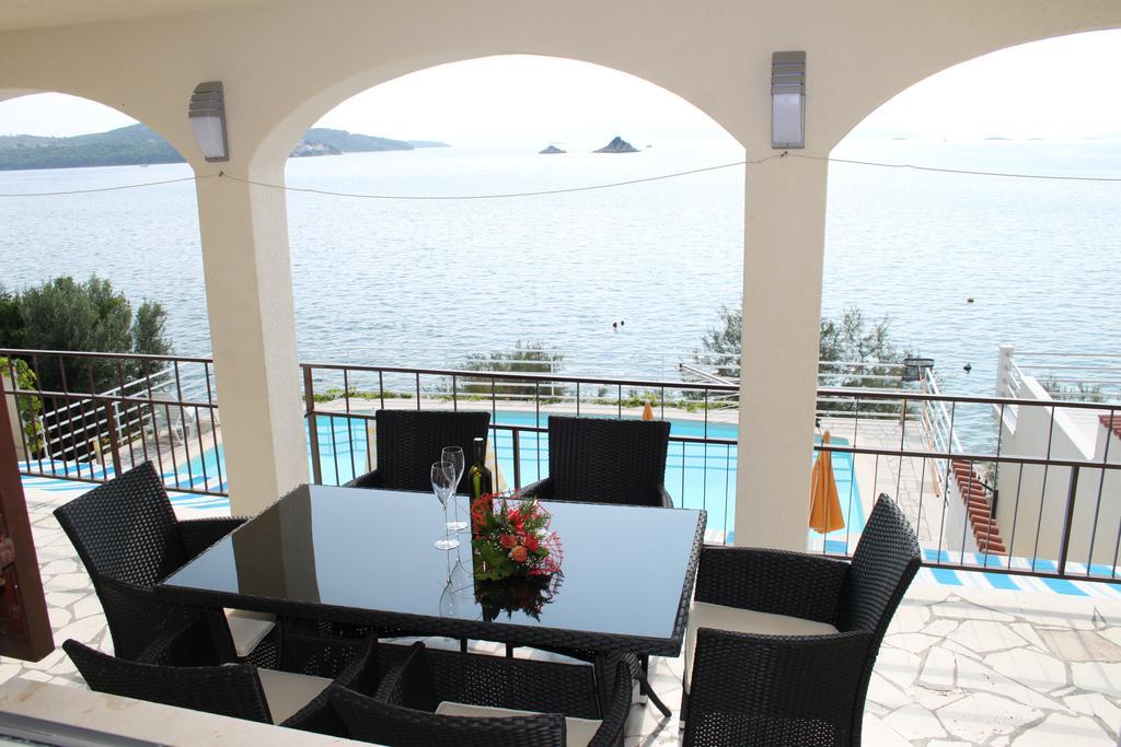 Apartments Villa Marija Seget Vranjica Zimmer foto